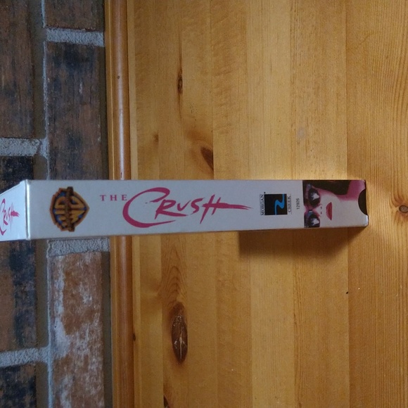 6/$15 The Crush mystery thriller VHS tape - Picture 4 of 7